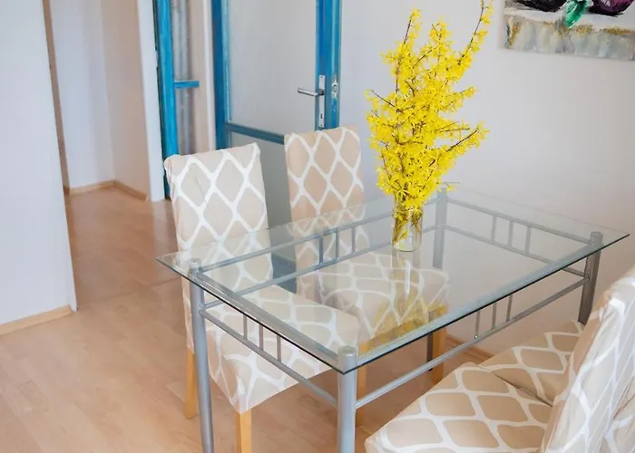 Peaceful & Cozy Flat In Lägenhet Bratislava